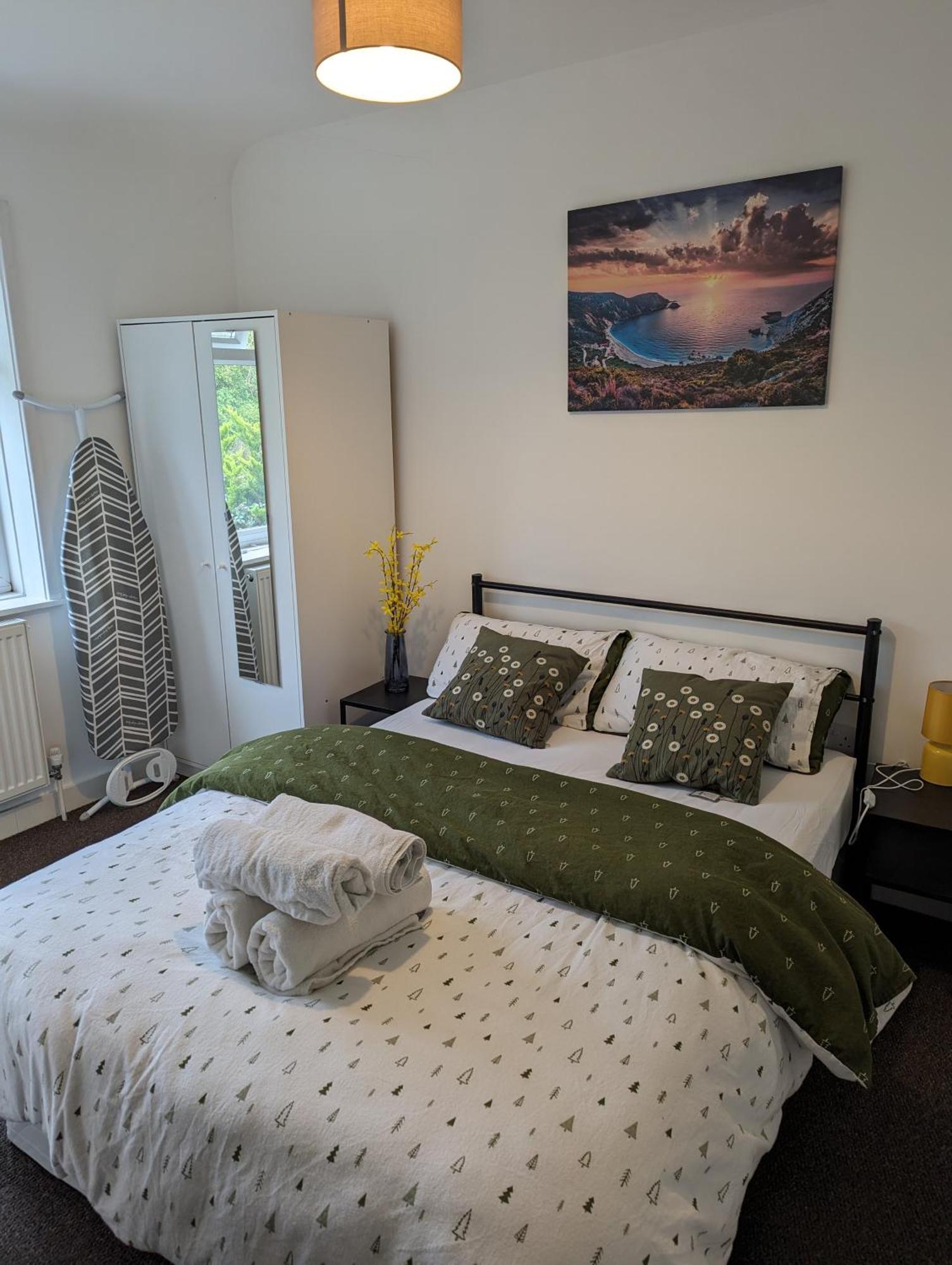Fantastic 3-Bedroom House In London Morden  Exterior foto