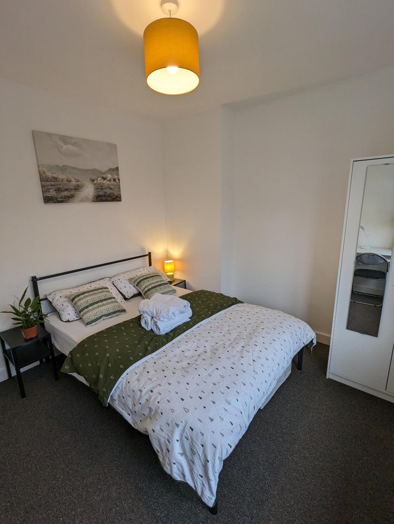 Fantastic 3-Bedroom House In London Morden  Exterior foto